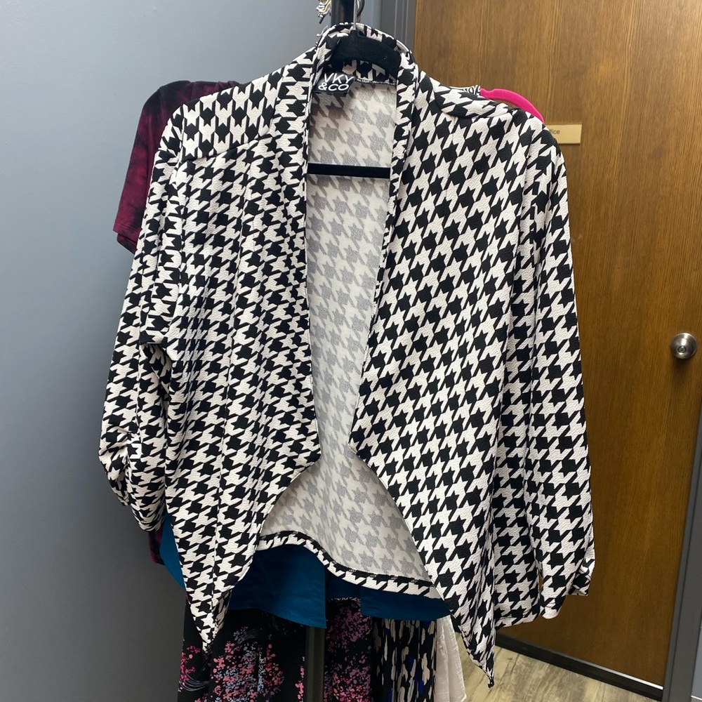 Very classy and lightweight blazer